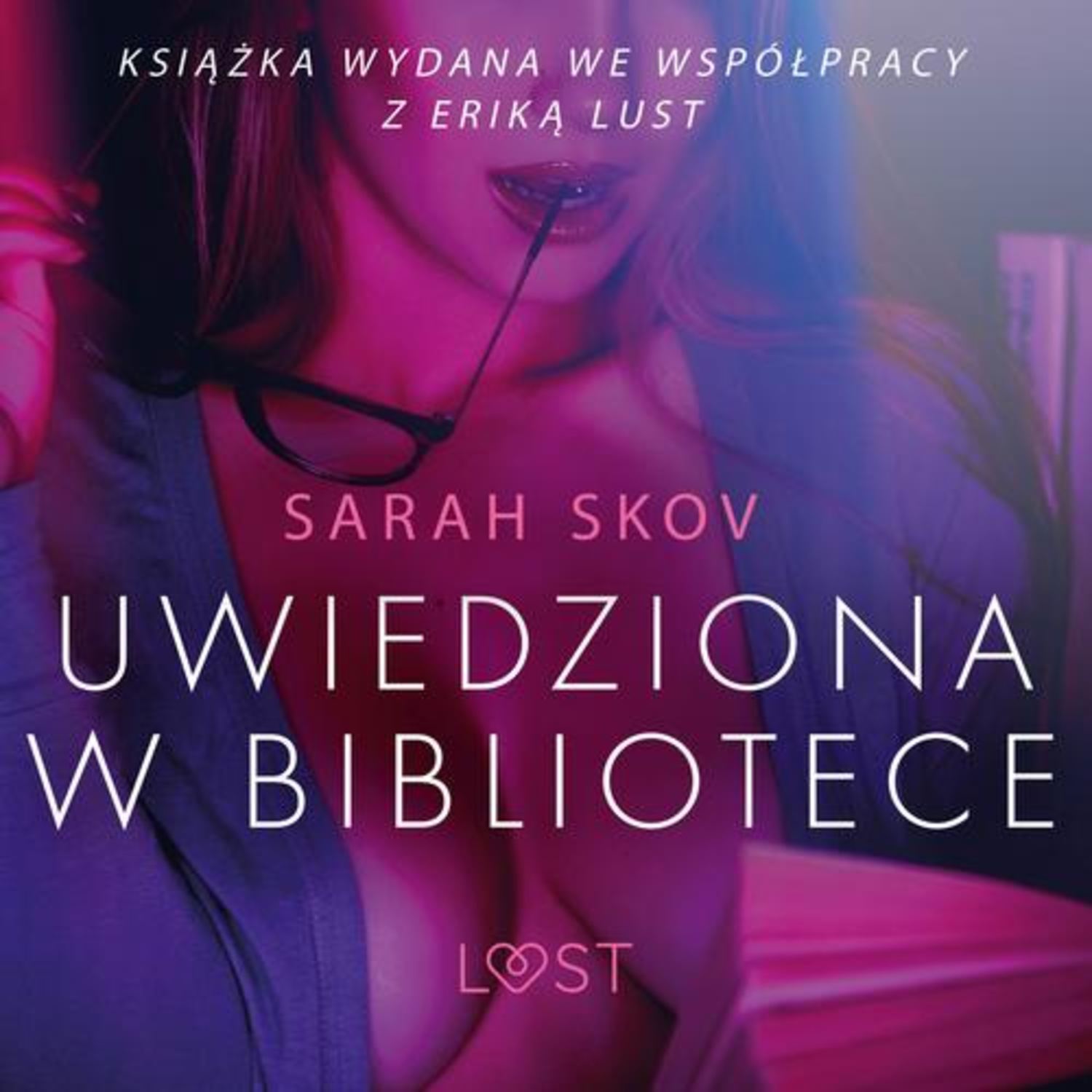 Uwiedziona w bibliotece - opowiadanie erotyczne