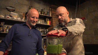 

Андрей Кочергин готовит вкусный салат и питательный суп