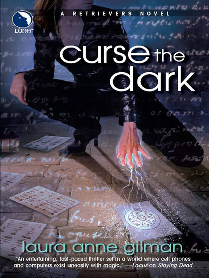 Laura Anne Gilman - Curse the Dark